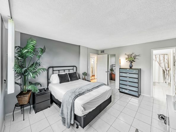 102 Royal Park Dr 2E, Oakland Park FL 33309