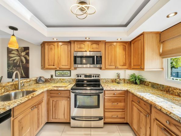 102 Royal Park Dr 2E, Oakland Park FL 33309