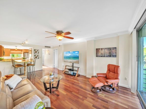 102 Royal Park Dr 2E, Oakland Park FL 33309