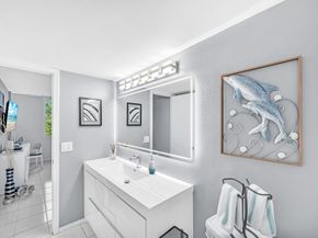 102 Royal Park Dr 2E, Oakland Park FL 33309