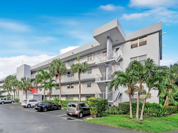 102 Royal Park Dr 2E, Oakland Park FL 33309