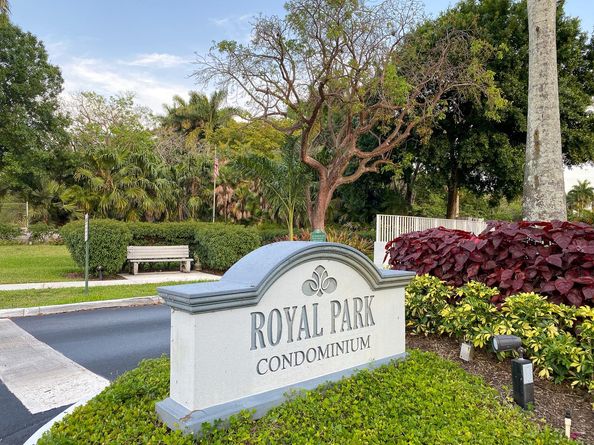 102 Royal Park Dr 2E, Oakland Park FL 33309