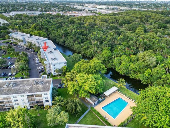 102 Royal Park Dr 2E, Oakland Park FL 33309