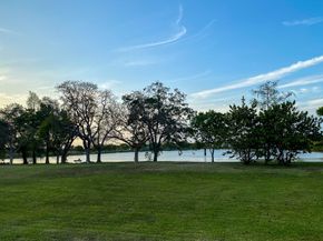 102 Royal Park Dr 2E, Oakland Park FL 33309