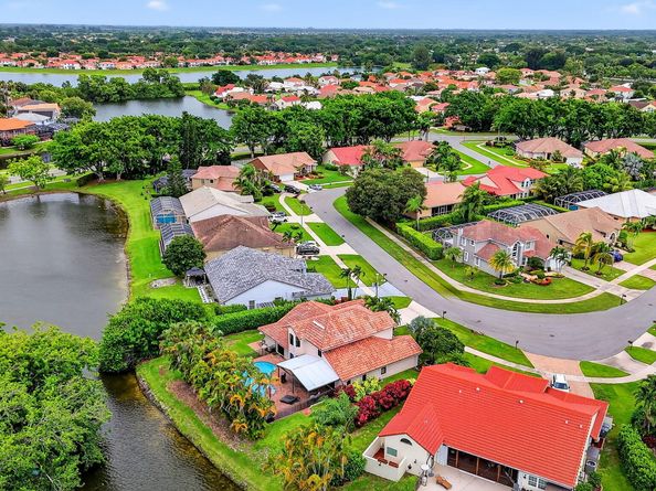 10798 Seacliff Circle, Boca Raton FL 33498