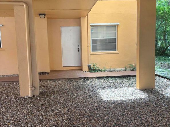 400 Commodore Drive 101, Plantation FL 33325