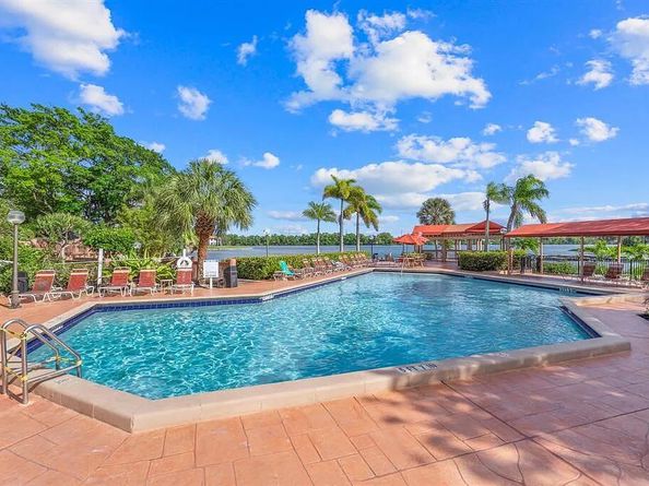 704 Freedom Court, Deerfield Beach FL 33442
