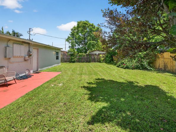 1520 SW 67th Ave, North Lauderdale FL 33068