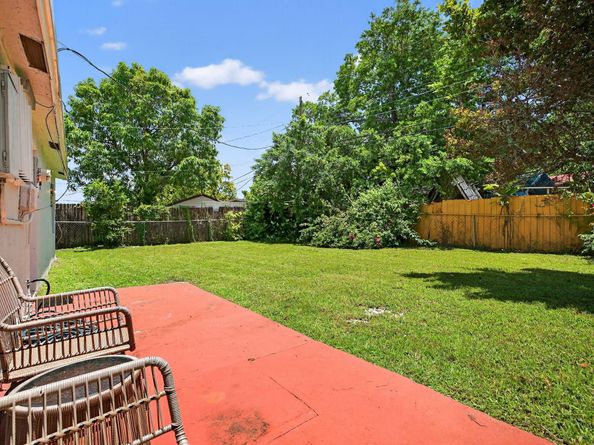 1520 SW 67th Ave, North Lauderdale FL 33068