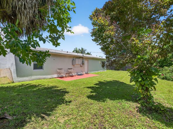 1520 SW 67th Ave, North Lauderdale FL 33068