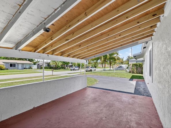 1520 SW 67th Ave, North Lauderdale FL 33068
