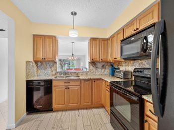 6193 Pointe Regal Circle