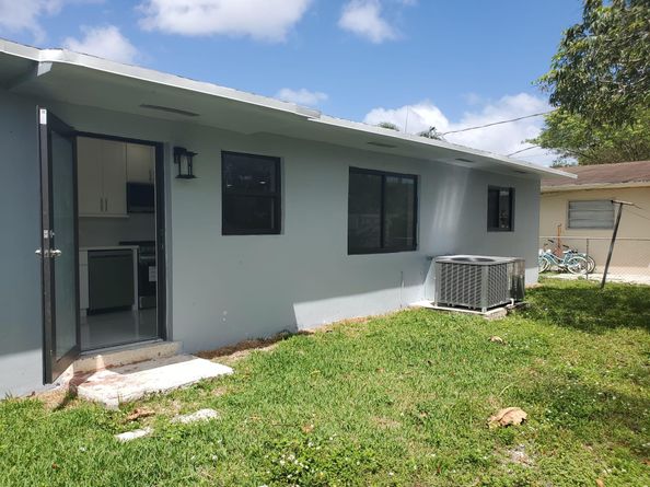 440 NE 174th St, North Miami Beach FL 33162
