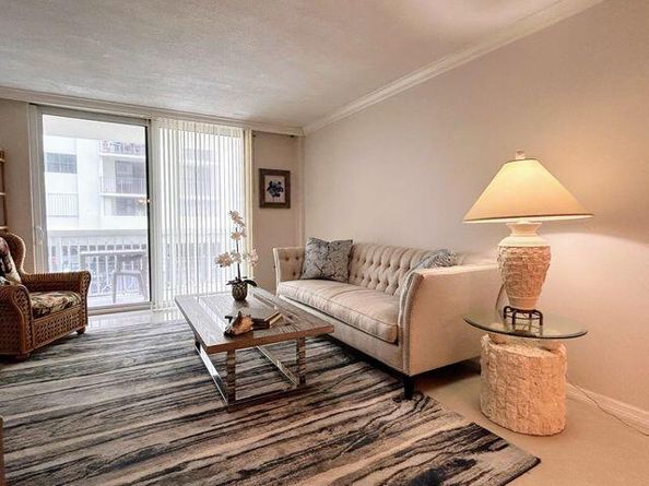125 S Ocean Avenue 207, Palm Beach Shores FL 33404