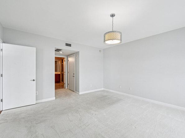 2650 Lake Shore Drive NE 1006, Riviera Beach FL 33404