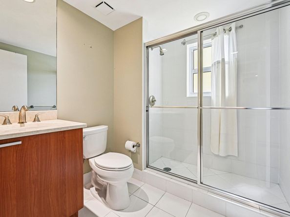 2650 Lake Shore Drive NE 1006, Riviera Beach FL 33404