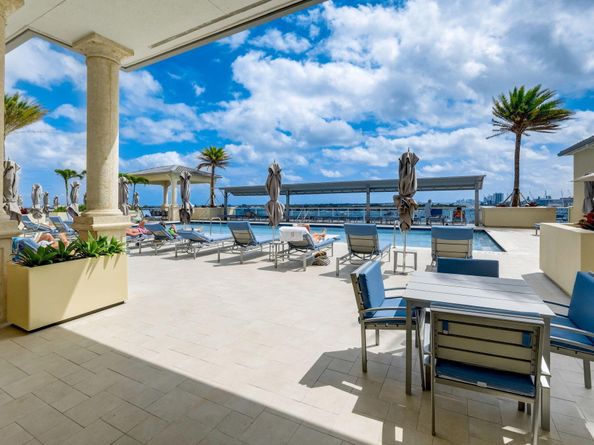 2650 Lake Shore Drive NE 1006, Riviera Beach FL 33404