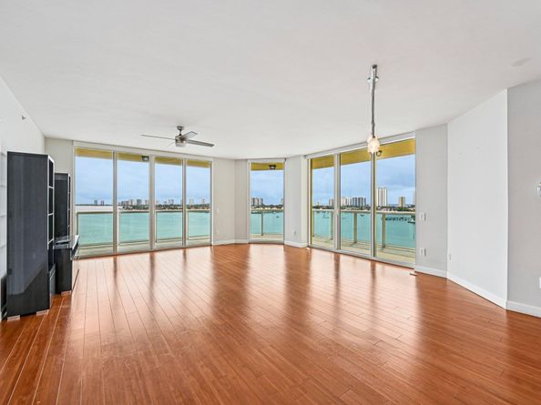 2650 Lake Shore Drive NE 1006, Riviera Beach FL 33404
