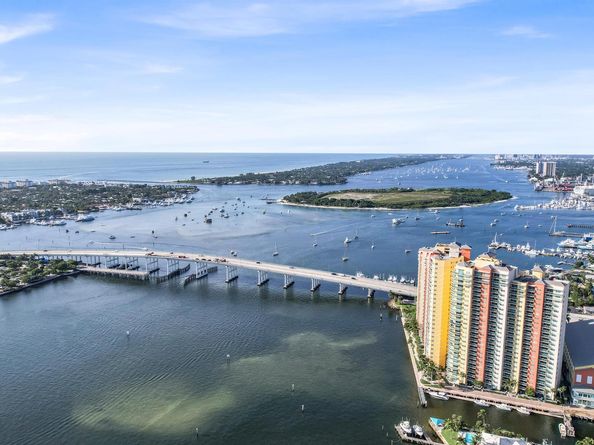 2650 Lake Shore Drive NE 1006, Riviera Beach FL 33404
