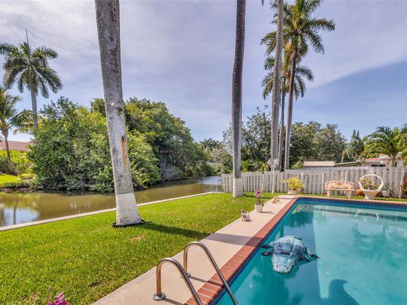 20130 NE 25th Ct, Miami FL 33180