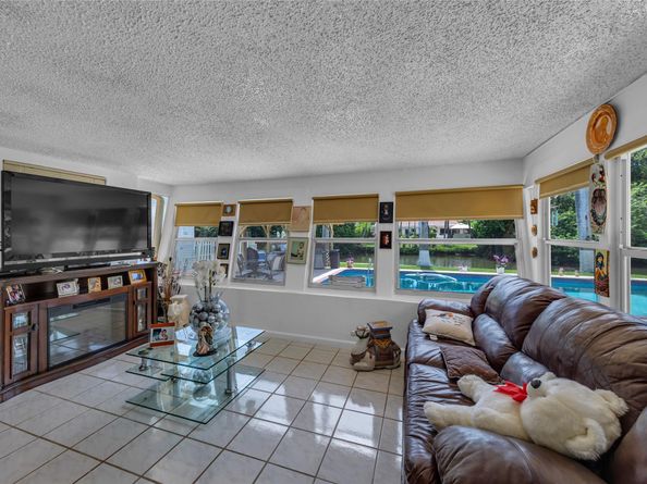 20130 NE 25th Ct, Miami FL 33180