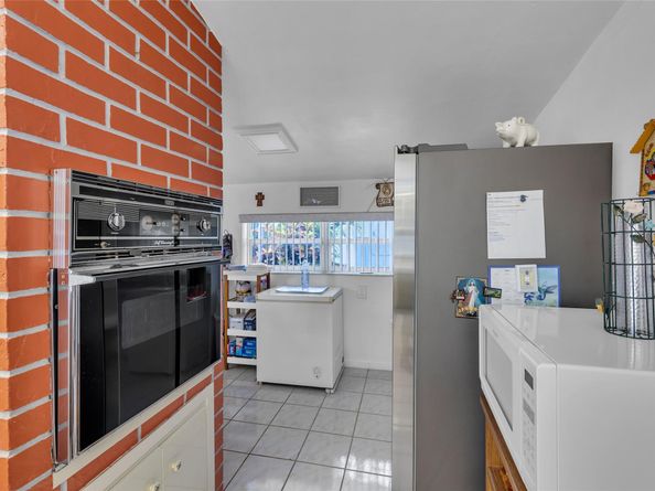 20130 NE 25th Ct, Miami FL 33180