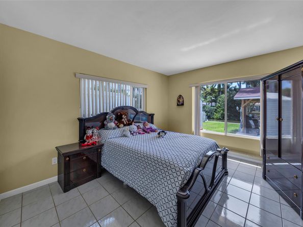20130 NE 25th Ct, Miami FL 33180