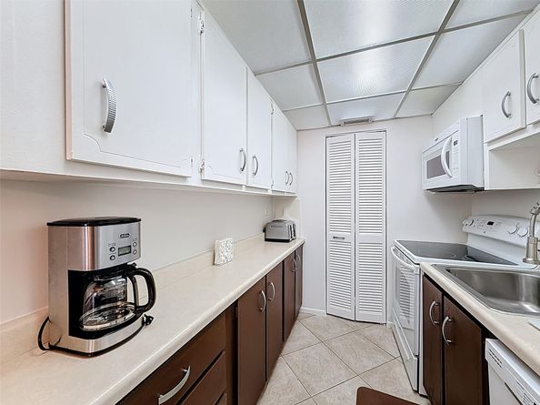 201 178th Dr 315, Sunny Isles Beach FL 33160