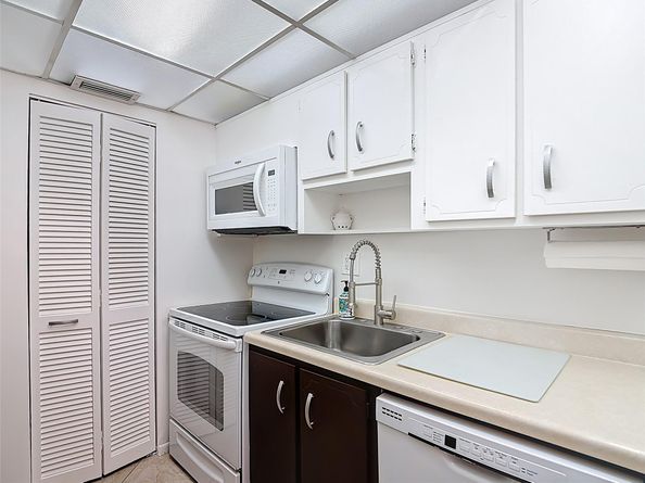 201 178th Dr 315, Sunny Isles Beach FL 33160