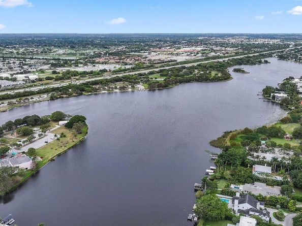 1071 Delray Lakes Drive, Delray Beach FL 33444