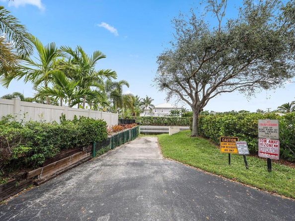 1071 Delray Lakes Drive, Delray Beach FL 33444
