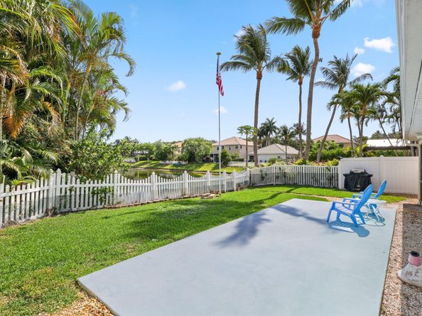1071 Delray Lakes Drive, Delray Beach FL 33444