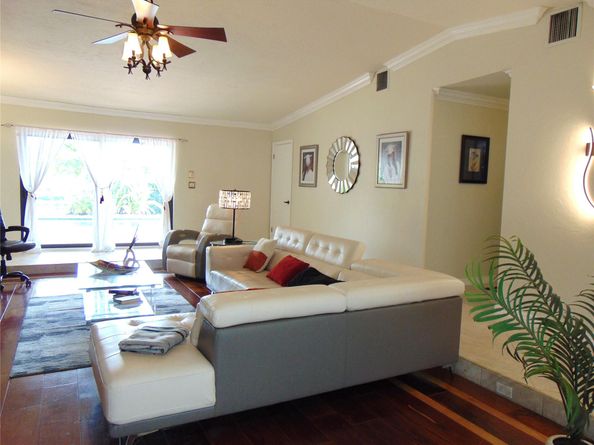 595 E River Dr, Margate FL 33063
