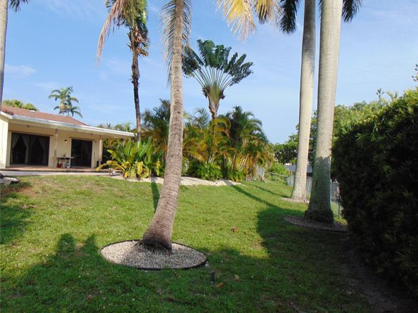 595 E River Dr, Margate FL 33063