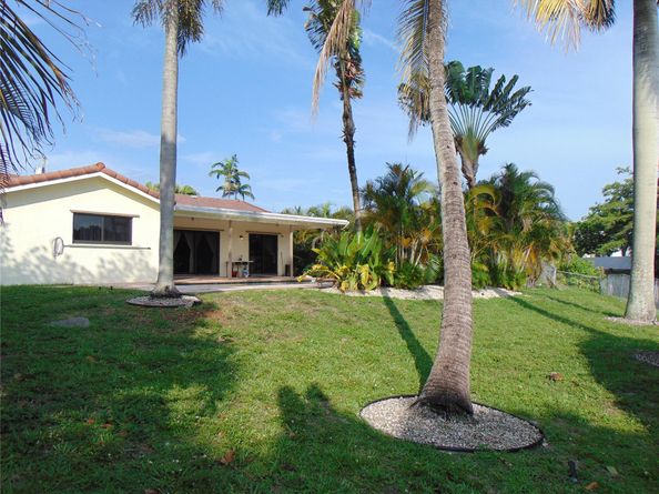 595 E River Dr, Margate FL 33063