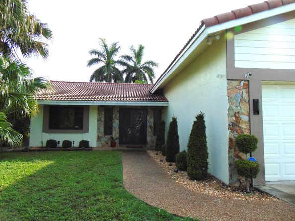 595 E River Dr, Margate FL 33063