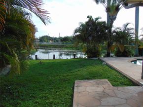 595 E River Dr, Margate FL 33063