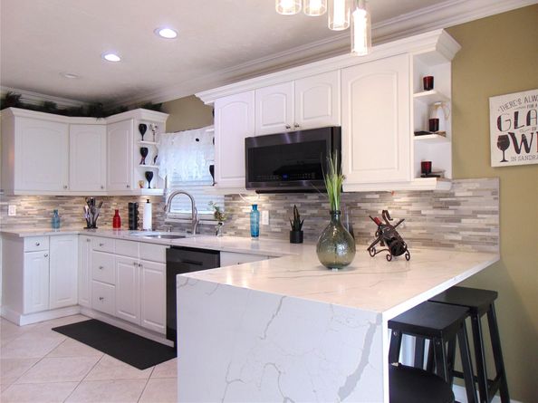 595 E River Dr, Margate FL 33063