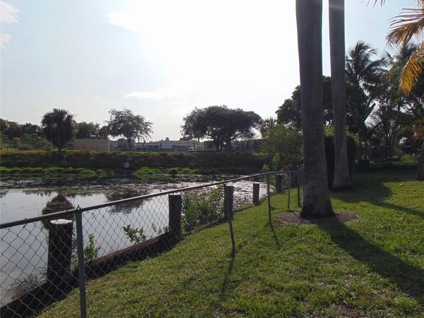 595 E River Dr, Margate FL 33063