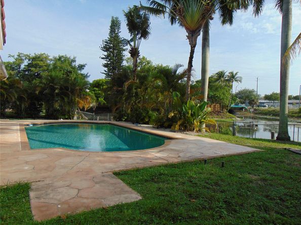 595 E River Dr, Margate FL 33063