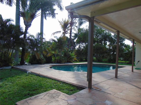 595 E River Dr, Margate FL 33063