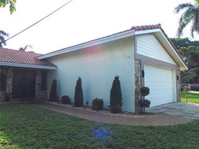 595 E River Dr, Margate FL 33063
