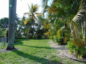 595 E River Dr, Margate FL 33063