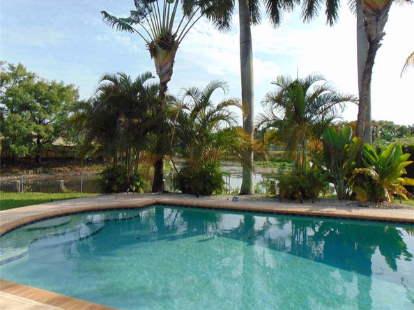 595 E River Dr, Margate FL 33063