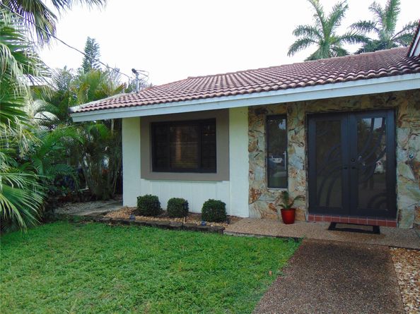 595 E River Dr, Margate FL 33063