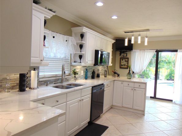 595 E River Dr, Margate FL 33063