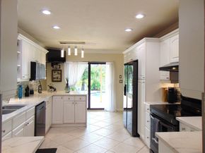 595 E River Dr, Margate FL 33063