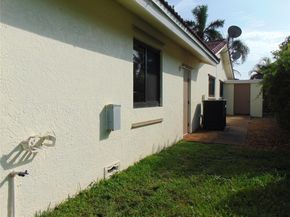 595 E River Dr, Margate FL 33063