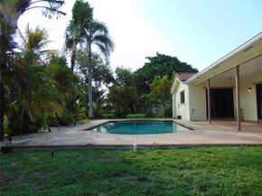 595 E River Dr, Margate FL 33063