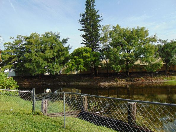 595 E River Dr, Margate FL 33063